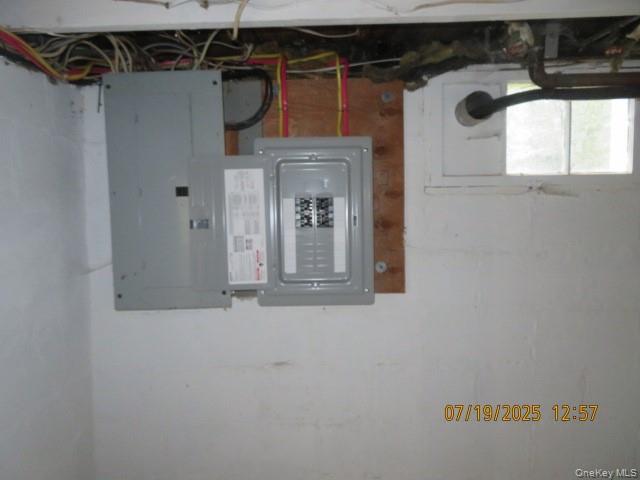 10 Woodland Lane, Huntington, NY 11743