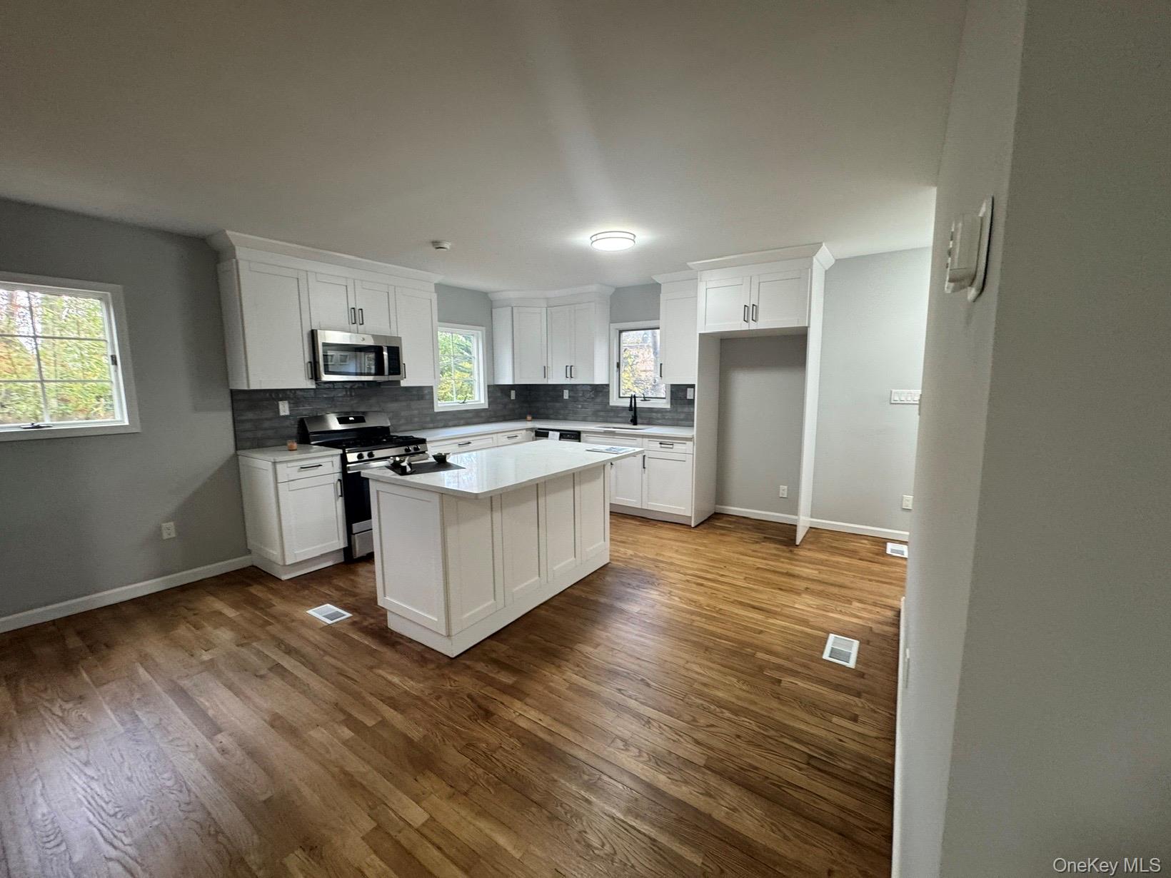 10 Woodland Lane, Huntington, NY 11743