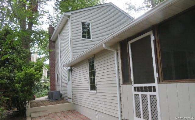 10 Woodland Lane, Huntington, NY 11743