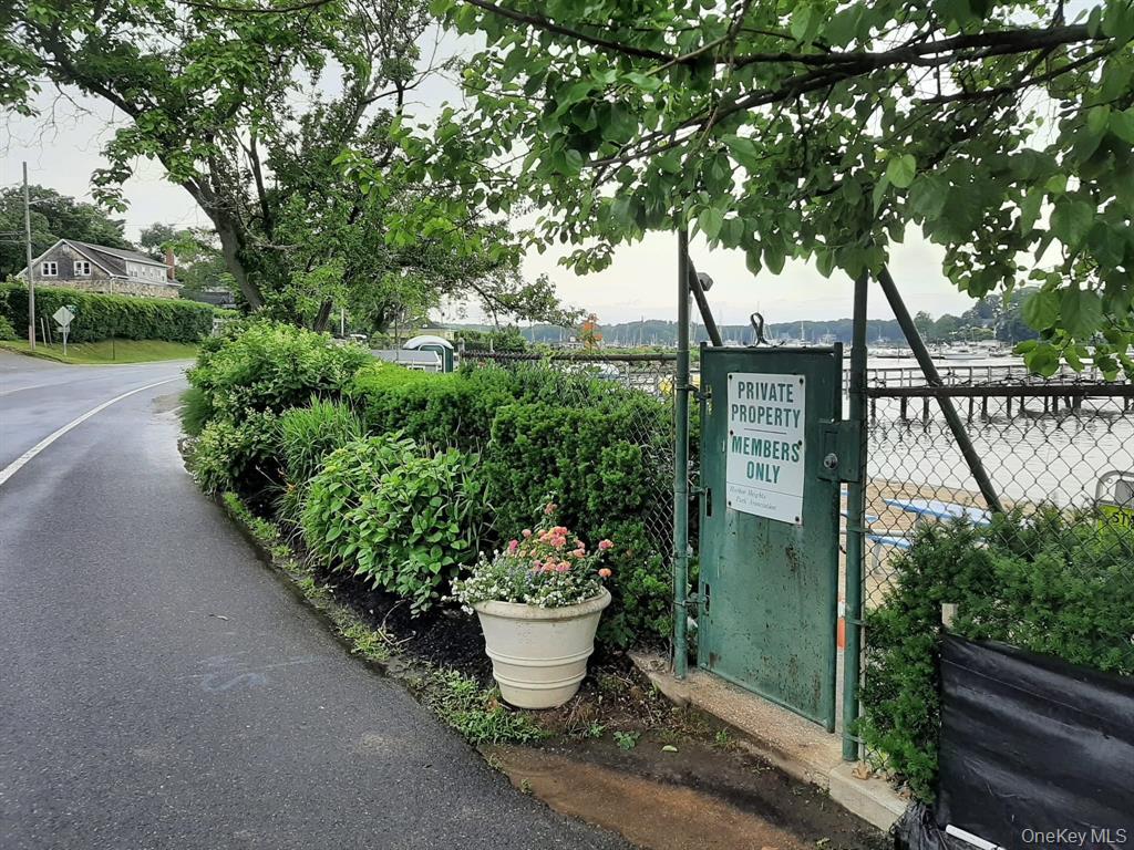 10 Woodland Lane, Huntington, NY 11743