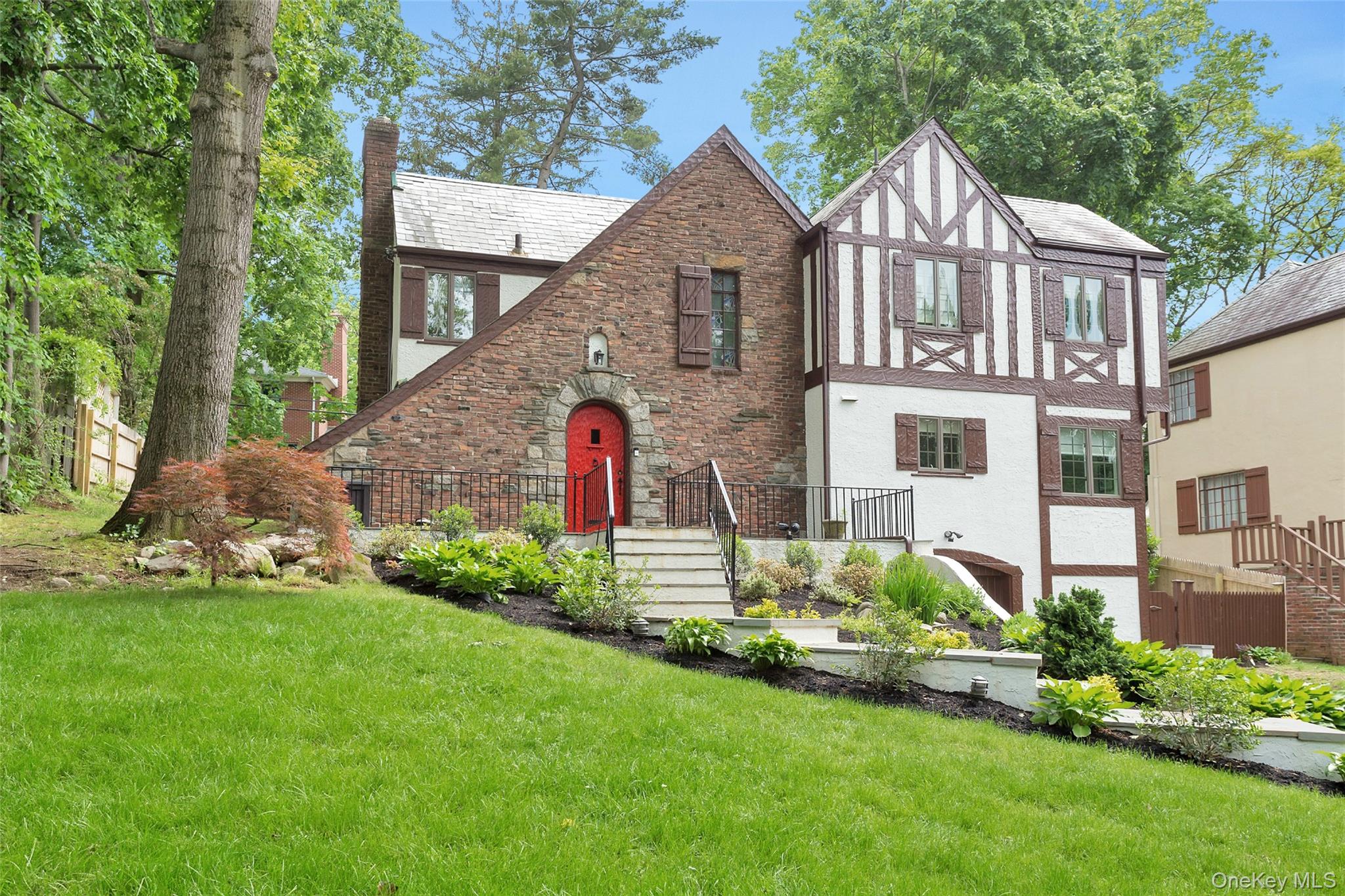 44 Old Ox Road, Manhasset, NY 11030