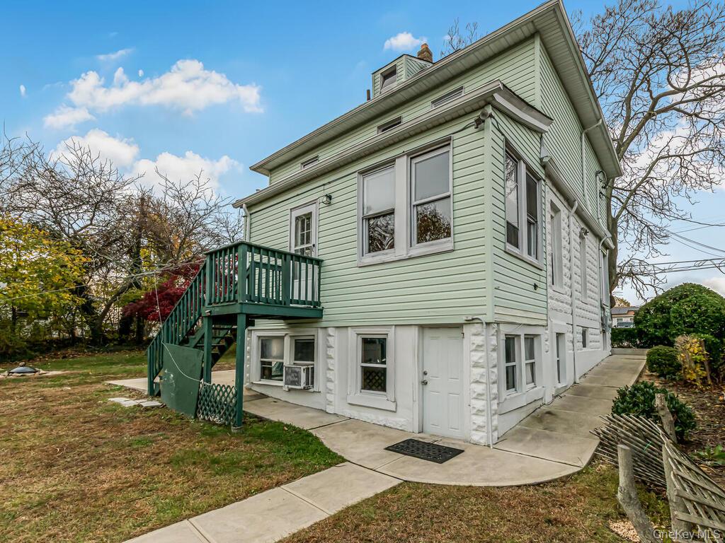 90 Meucci Avenue, Copiague, NY 11726