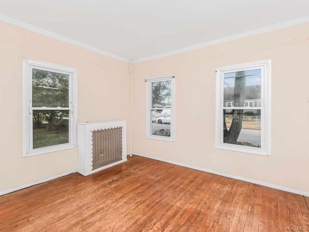 90 Meucci Avenue, Copiague, NY 11726