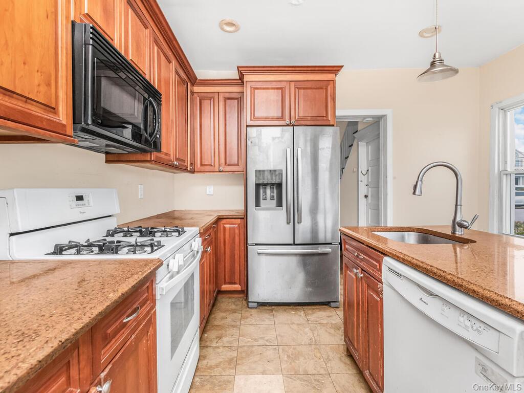 90 Meucci Avenue, Copiague, NY 11726