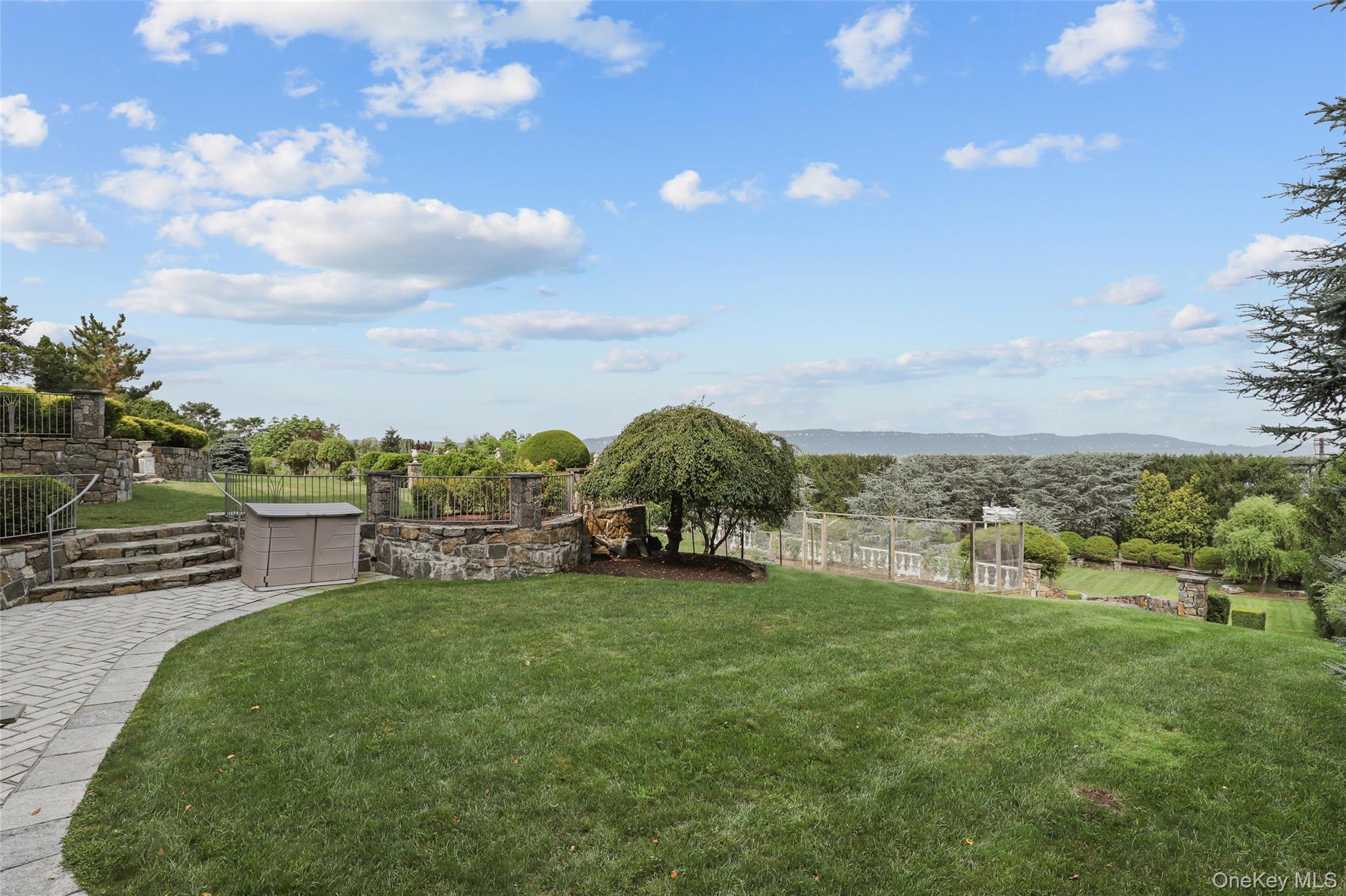 43 Matthiessen Park N, Irvington, NY 10533