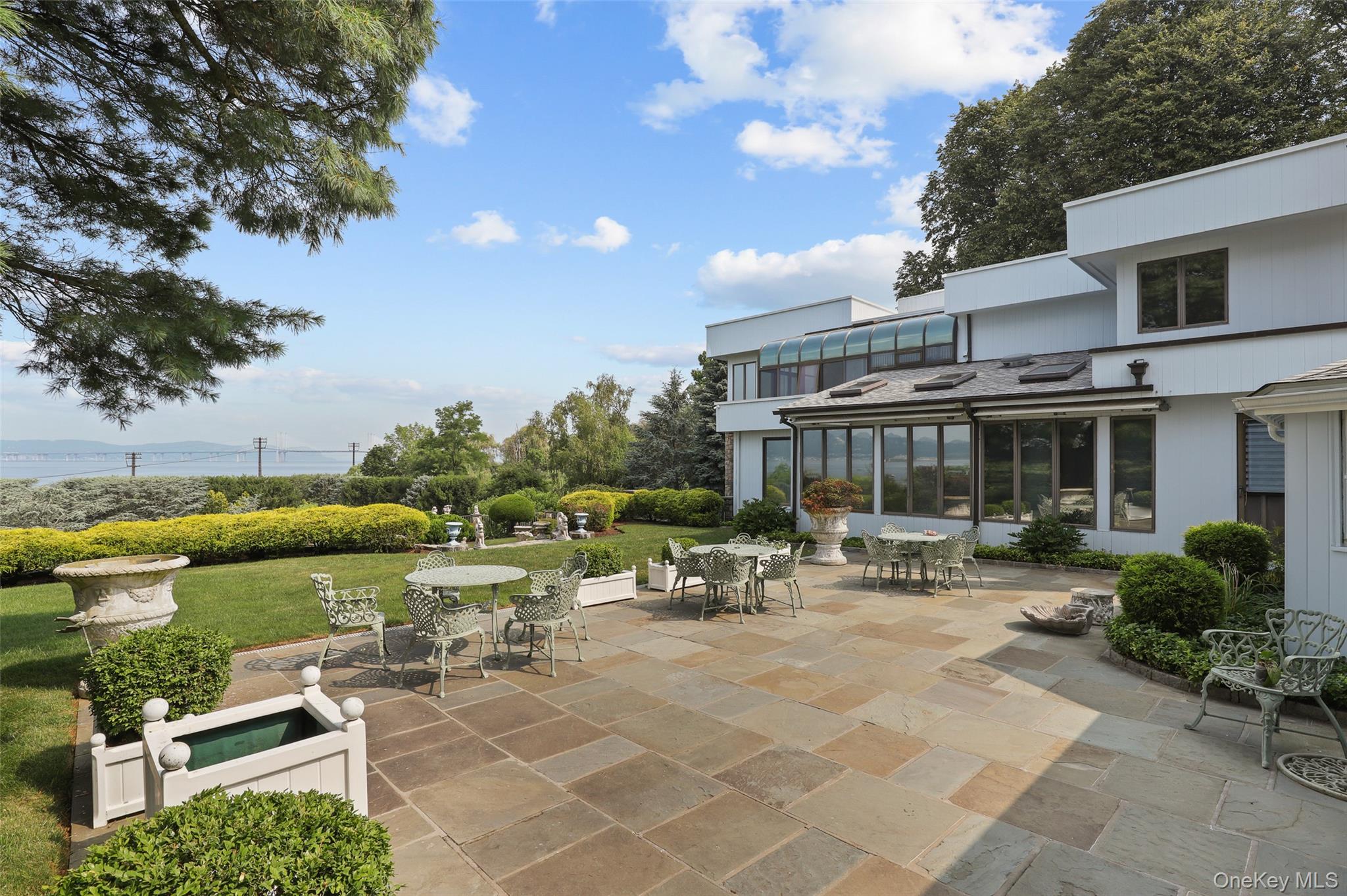 43 Matthiessen Park N, Irvington, NY 10533