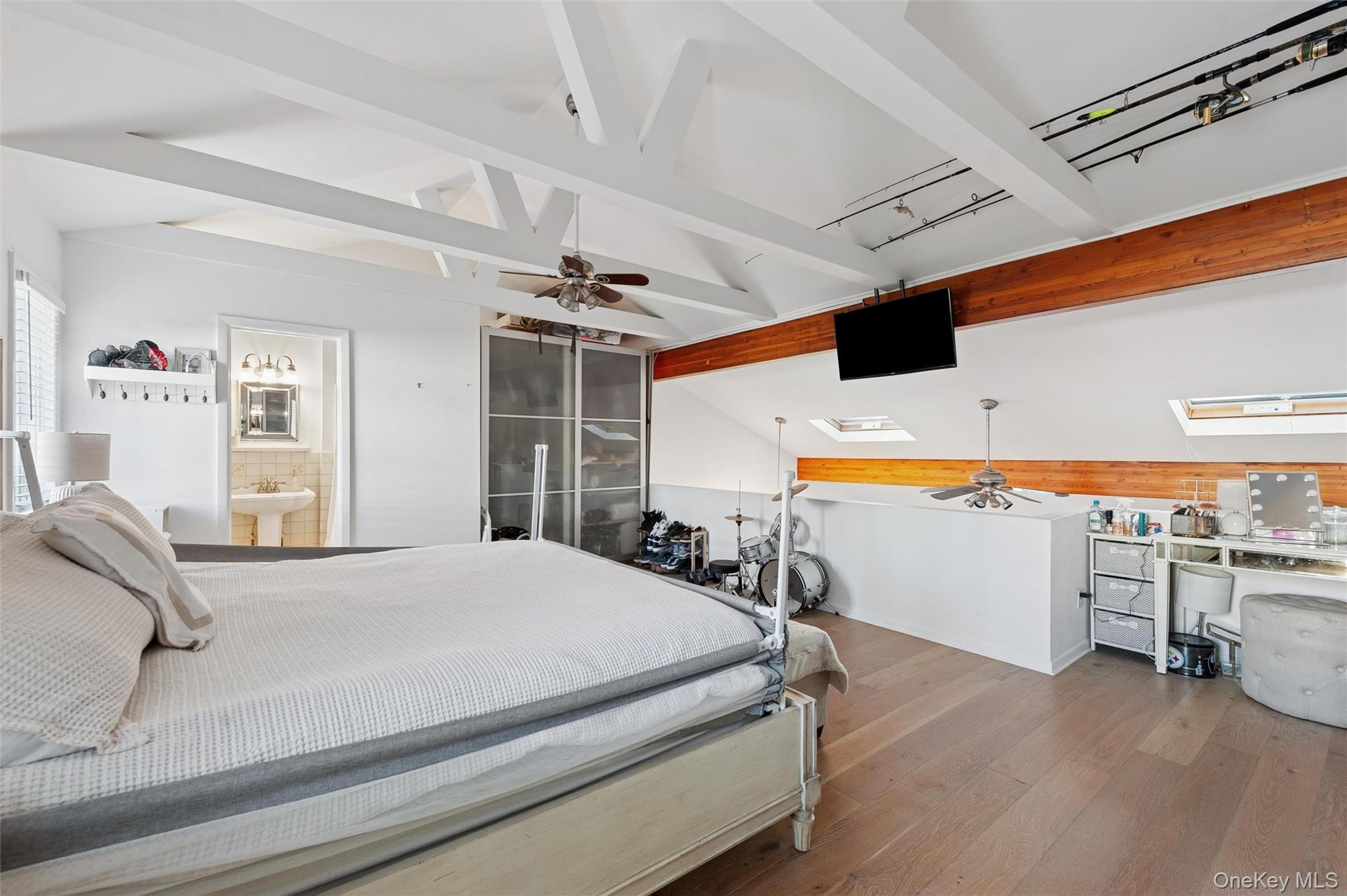 6 Shore Road, Southampton, NY 11968