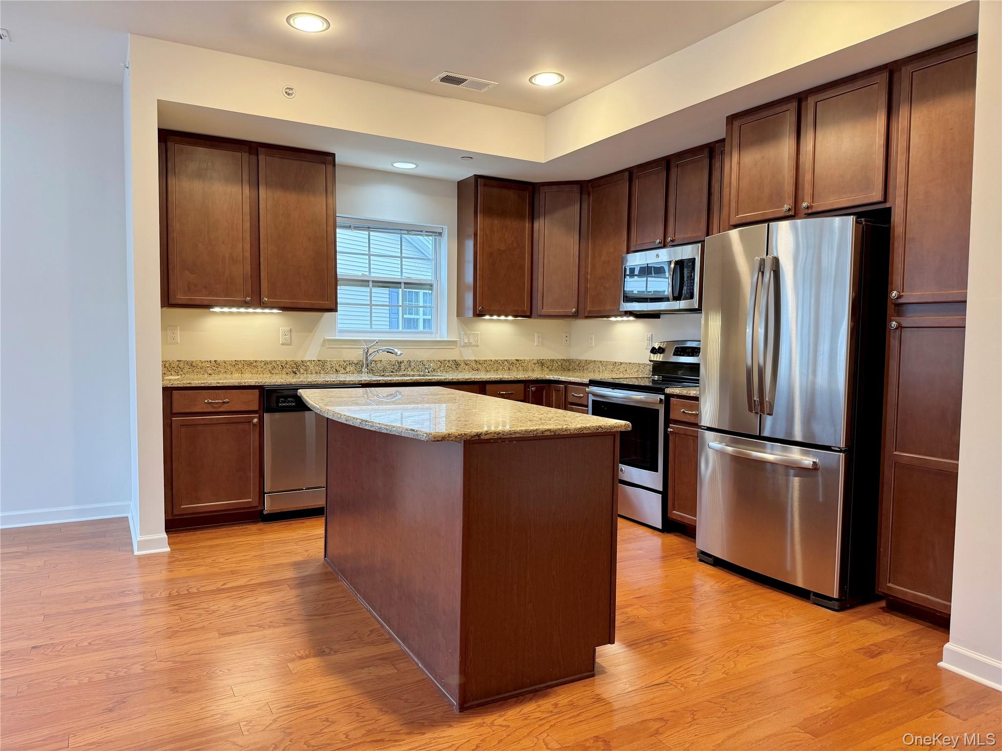 808 Egrets Landing, Carmel, NY 10512