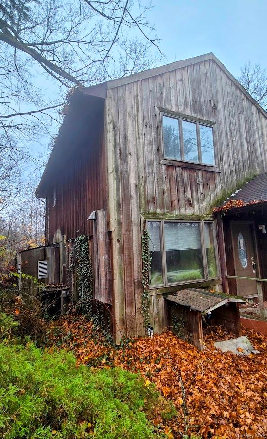 17 Grant Place, Lake Peekskill, NY 10537