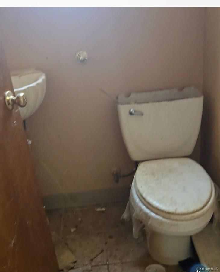 17 Grant Place, Lake Peekskill, NY 10537