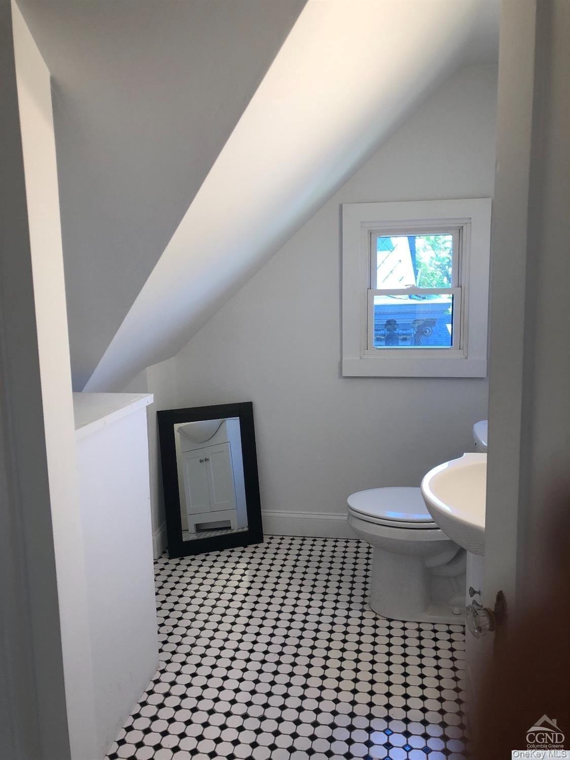 420 Warren, Hudson, NY 12534