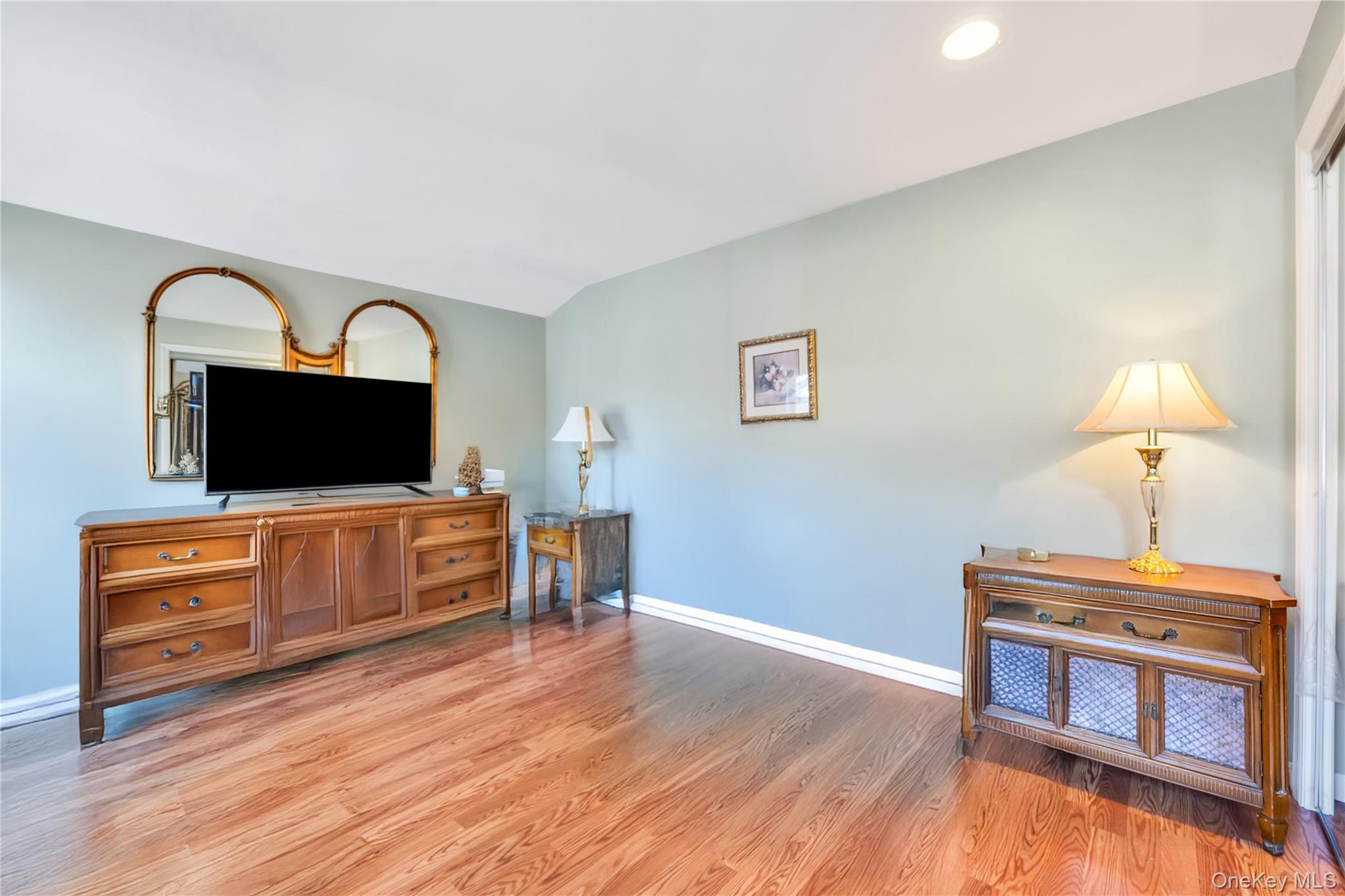 86 Seawanhaka Avenue, Lake Grove, NY 11755