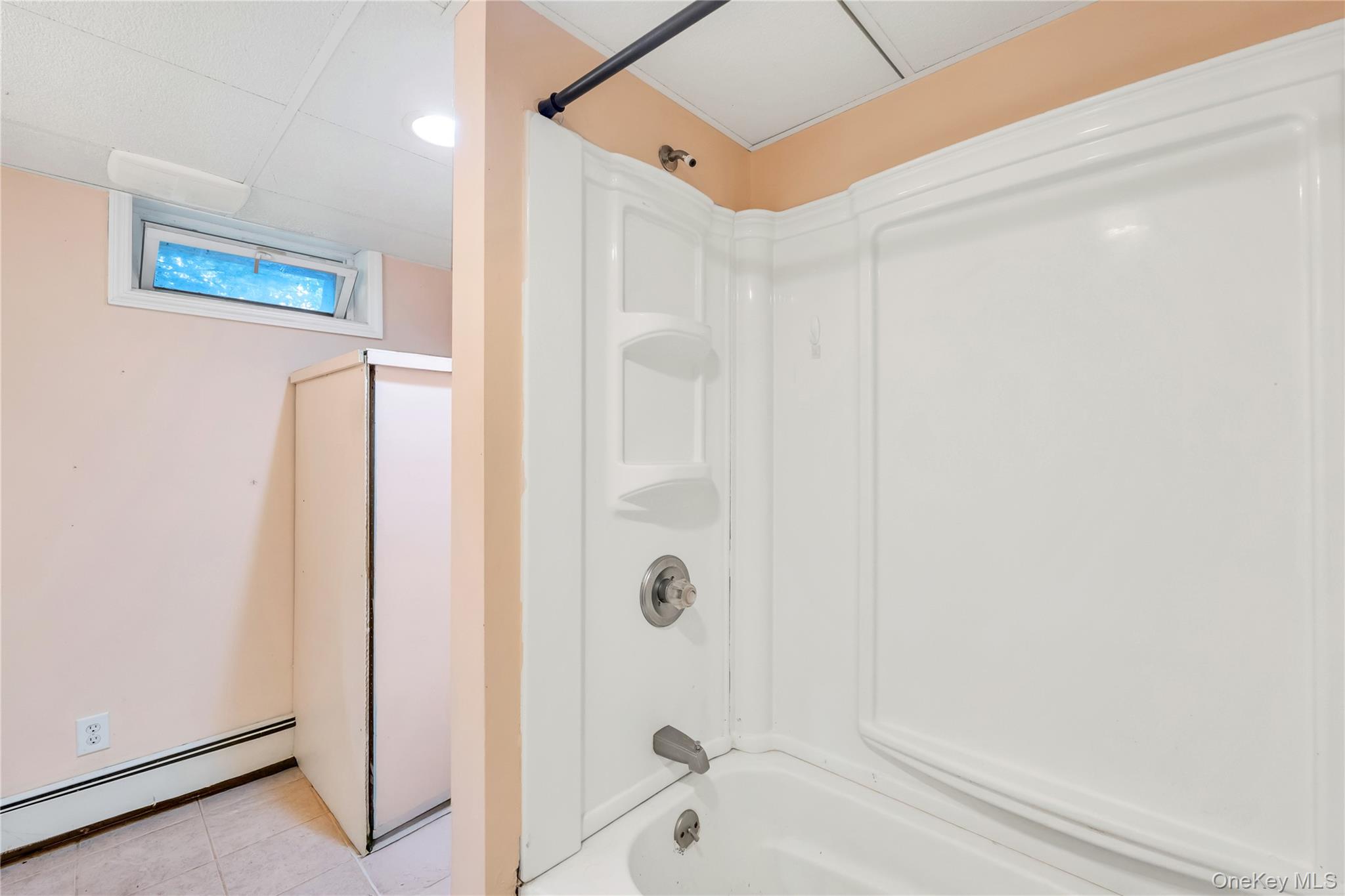 86 Seawanhaka Avenue, Lake Grove, NY 11755