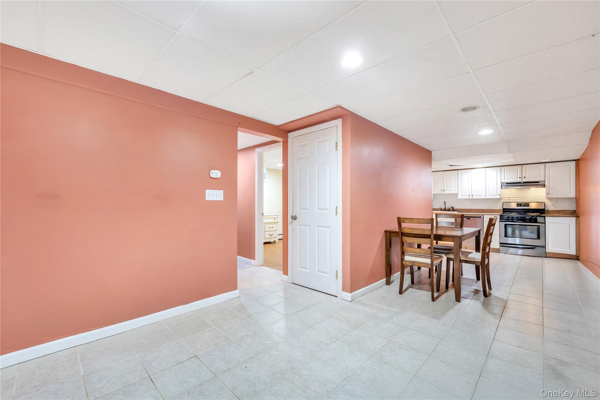 86 Seawanhaka Avenue, Lake Grove, NY 11755