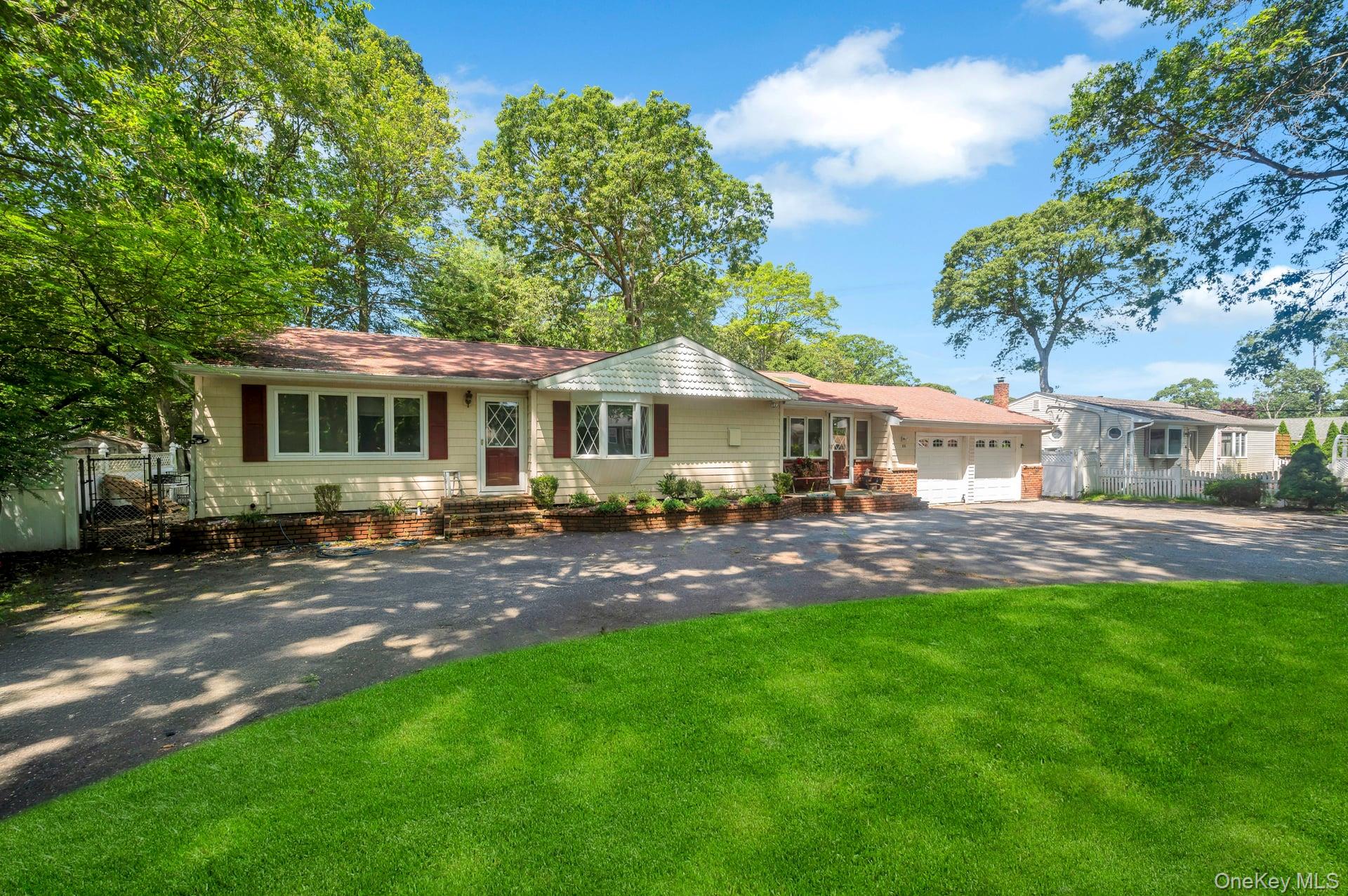 86 Seawanhaka Avenue, Lake Grove, NY 11755