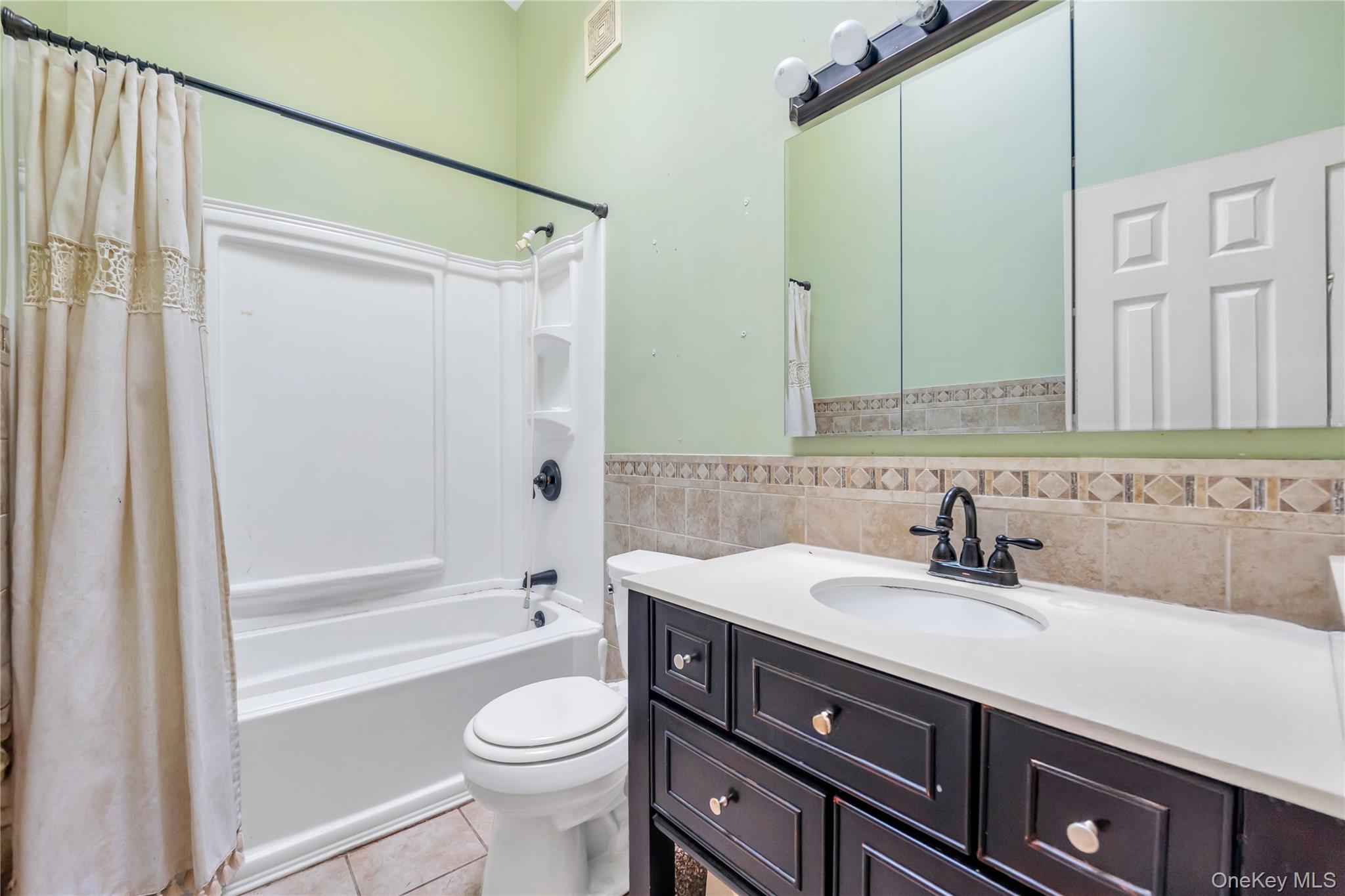 86 Seawanhaka Avenue, Lake Grove, NY 11755