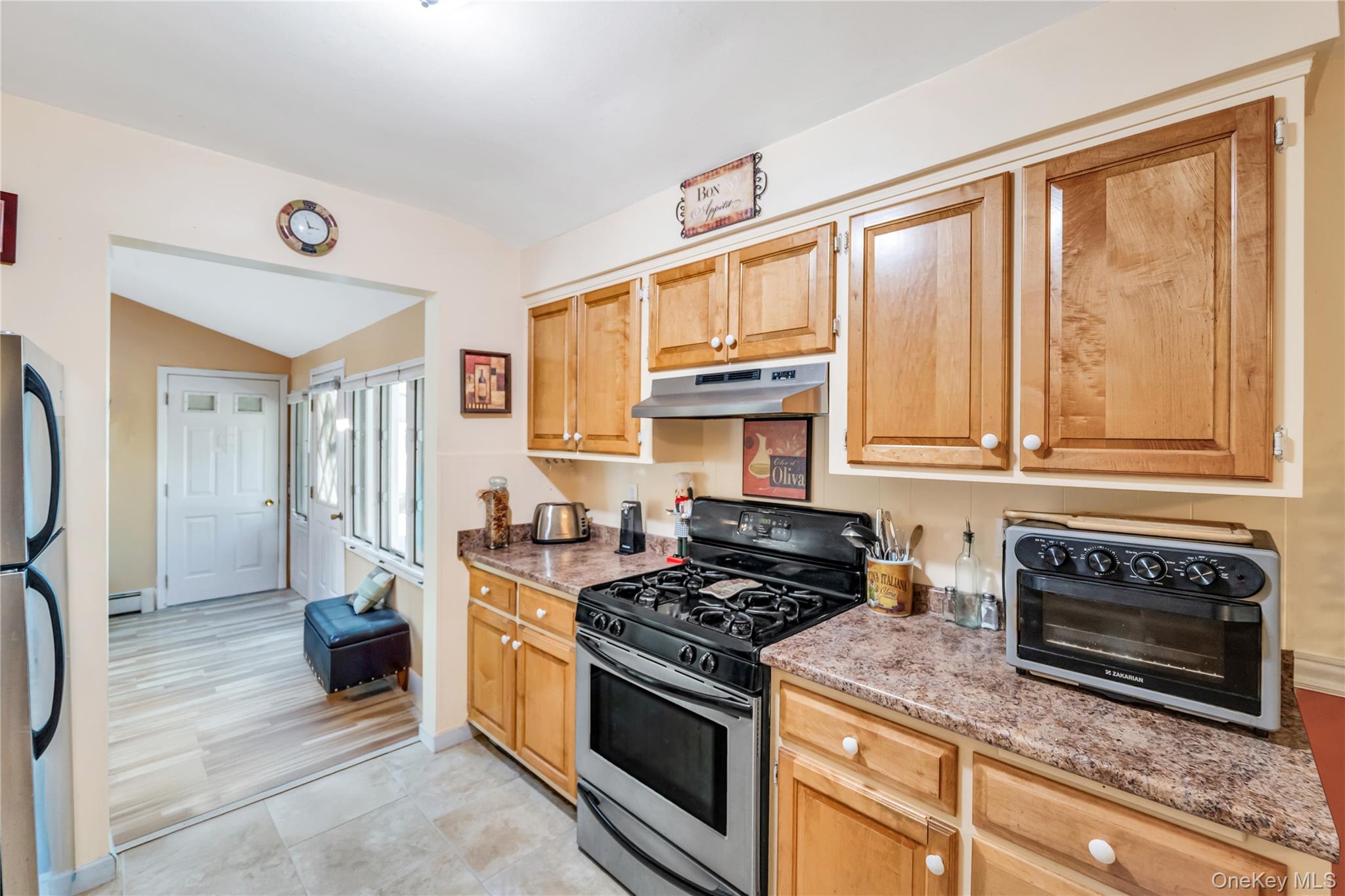 86 Seawanhaka Avenue, Lake Grove, NY 11755