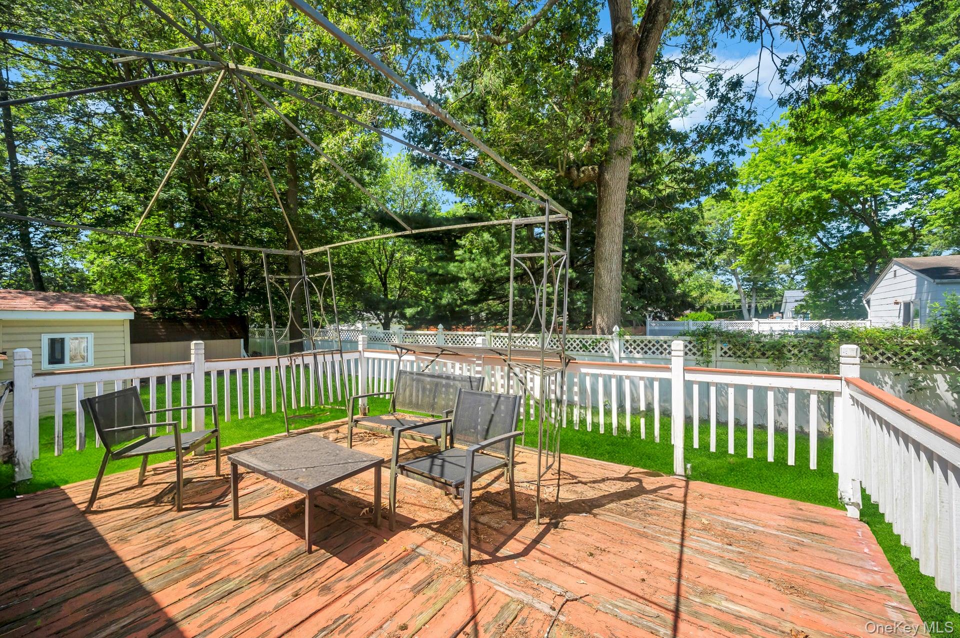 86 Seawanhaka Avenue, Lake Grove, NY 11755