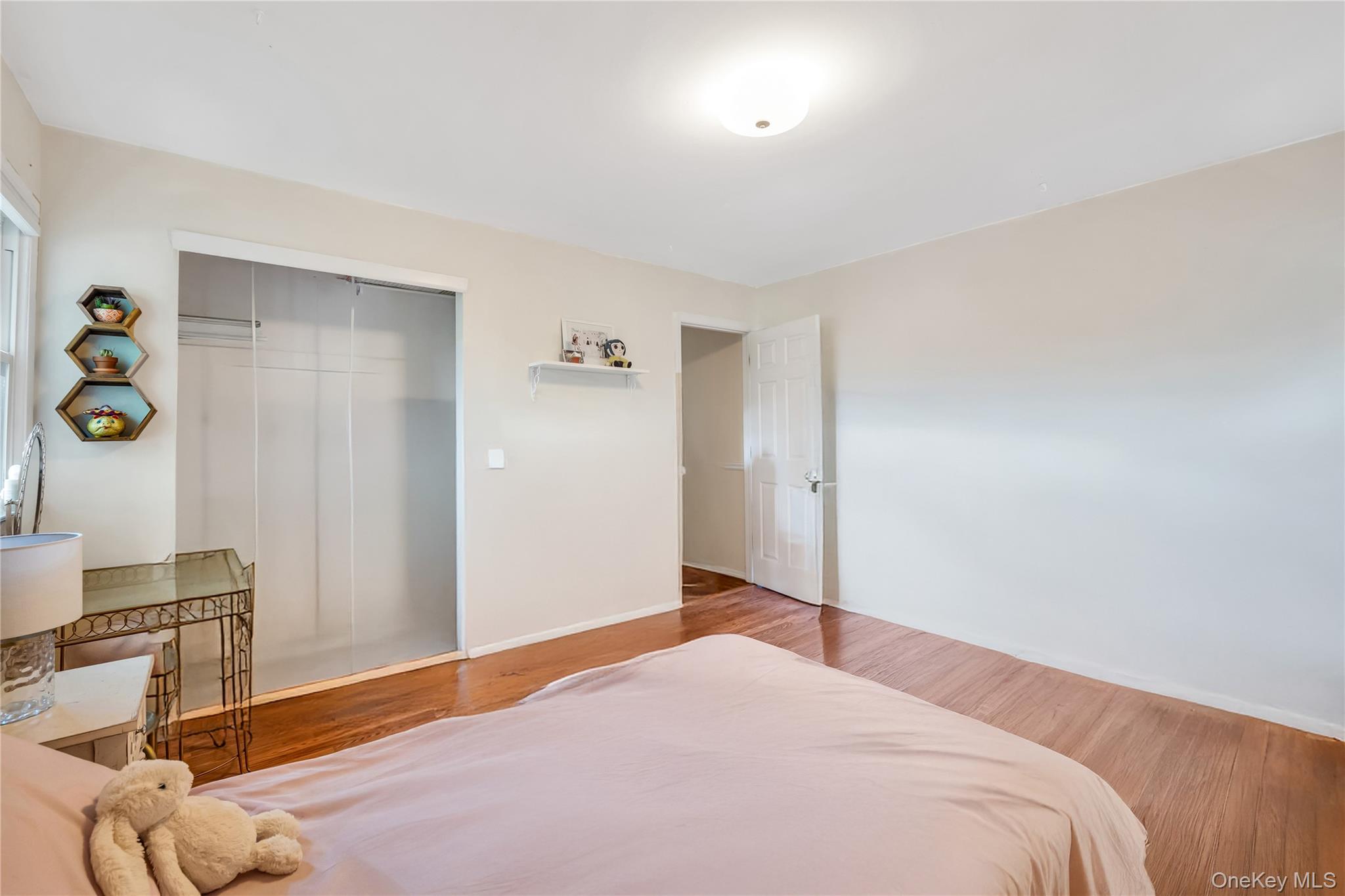 86 Seawanhaka Avenue, Lake Grove, NY 11755