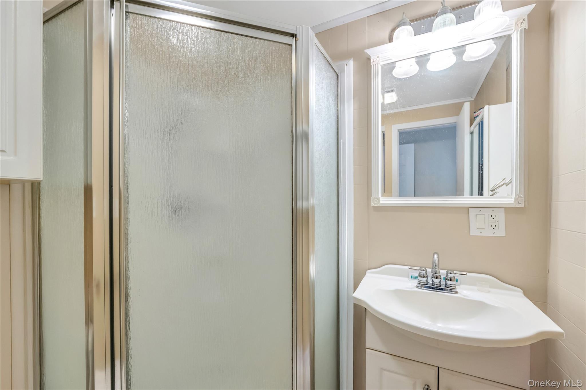 86 Seawanhaka Avenue, Lake Grove, NY 11755