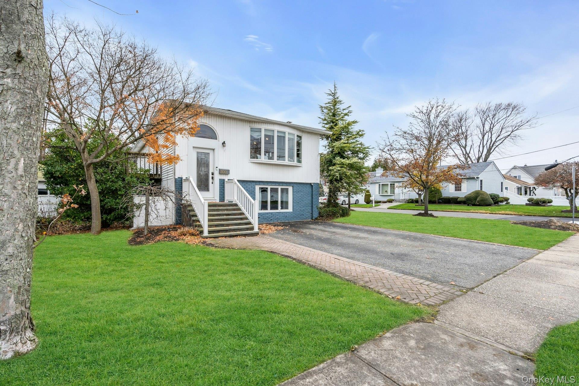 300 Center Bay Drive, West Islip, NY 11795