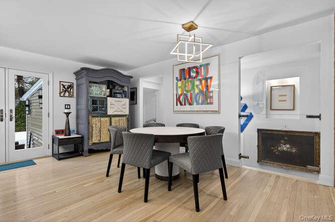 42 Highfield Lane, Roslyn Heights, NY 11577