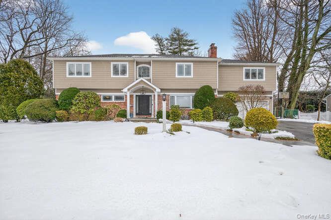 42 Highfield Lane, Roslyn Heights, NY 11577