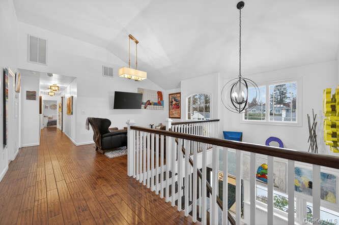 42 Highfield Lane, Roslyn Heights, NY 11577