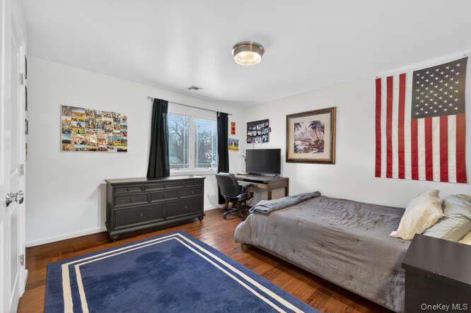 42 Highfield Lane, Roslyn Heights, NY 11577