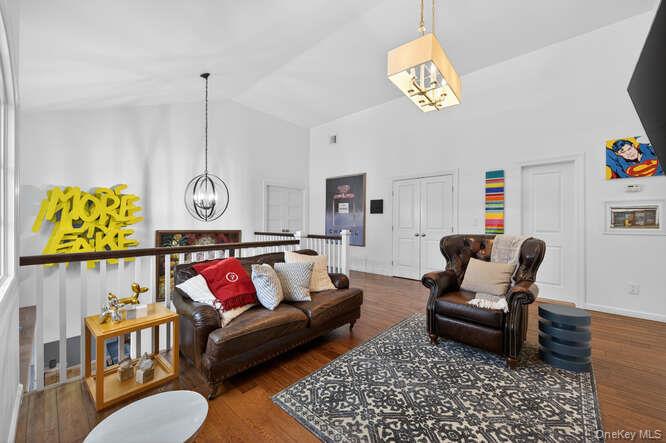 42 Highfield Lane, Roslyn Heights, NY 11577