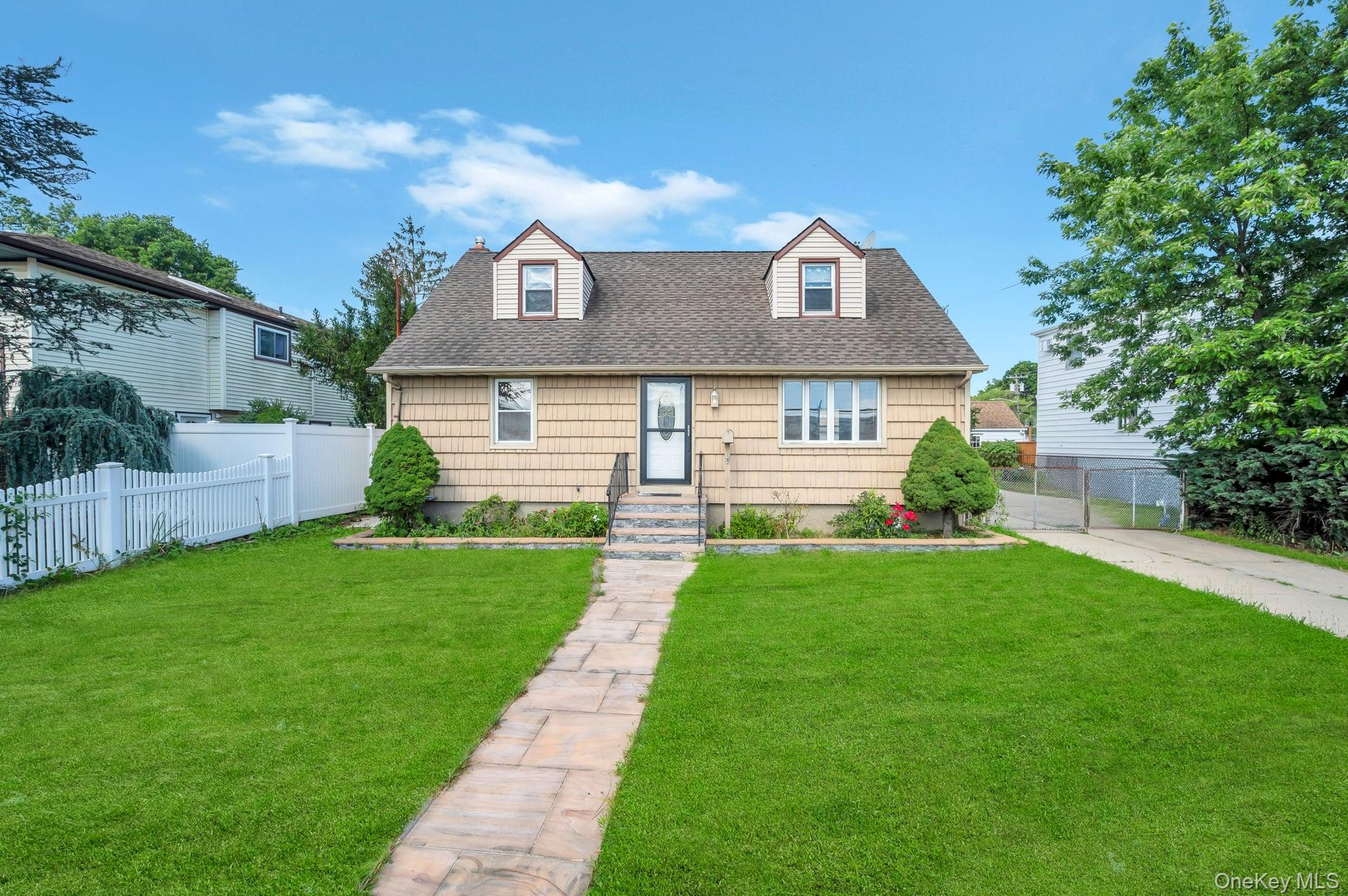 308 New South Road, Hicksville, NY 11801