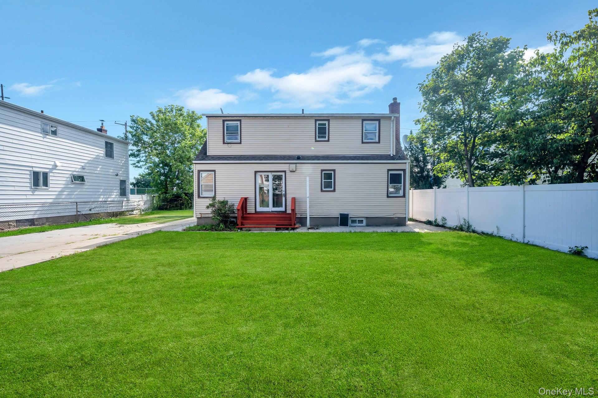 308 New South Road, Hicksville, NY 11801