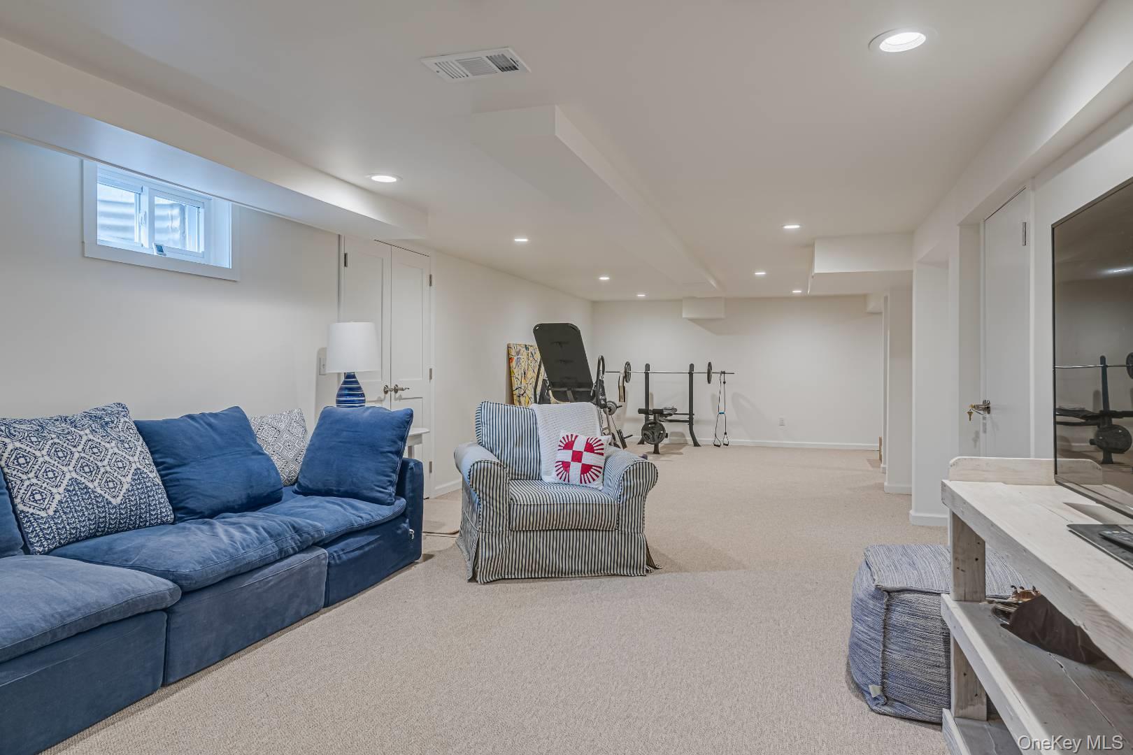 253 Downs Path, Southampton, NY 11968