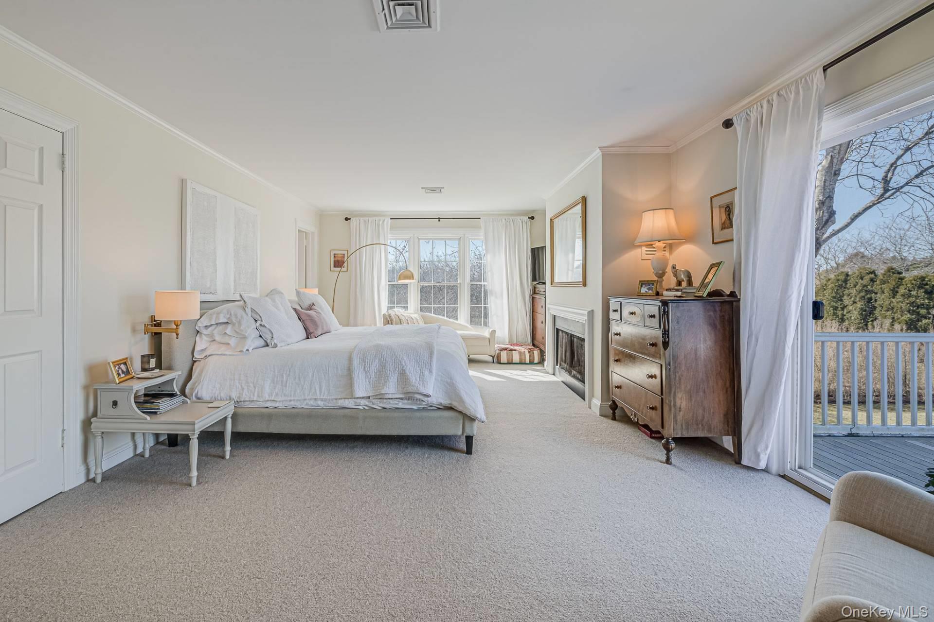 253 Downs Path, Southampton, NY 11968