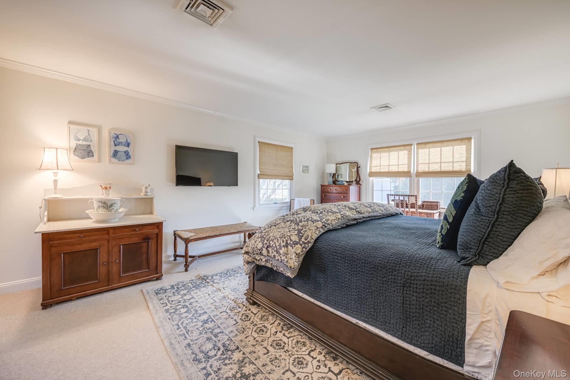 253 Downs Path, Southampton, NY 11968