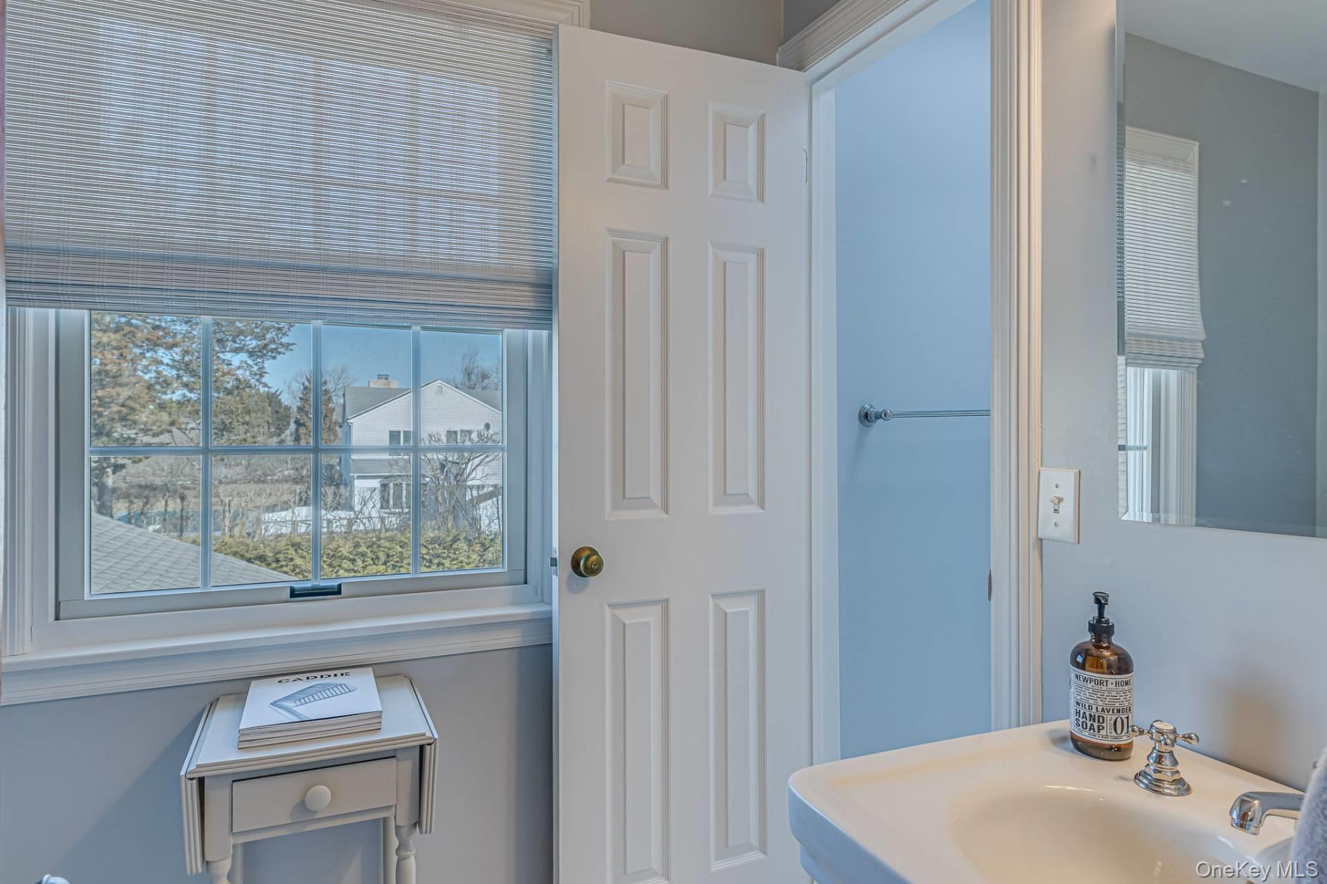 253 Downs Path, Southampton, NY 11968