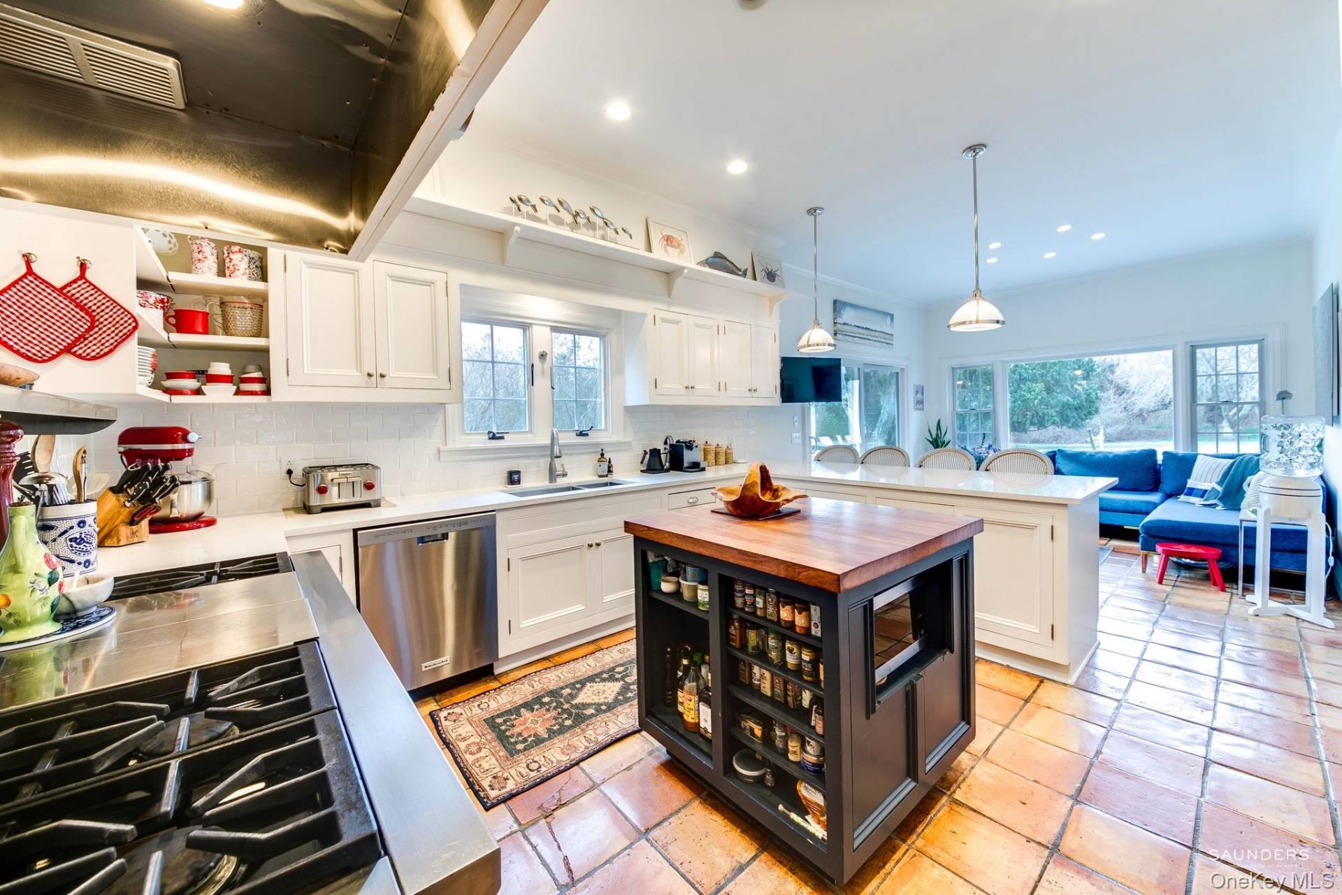 253 Downs Path, Southampton, NY 11968