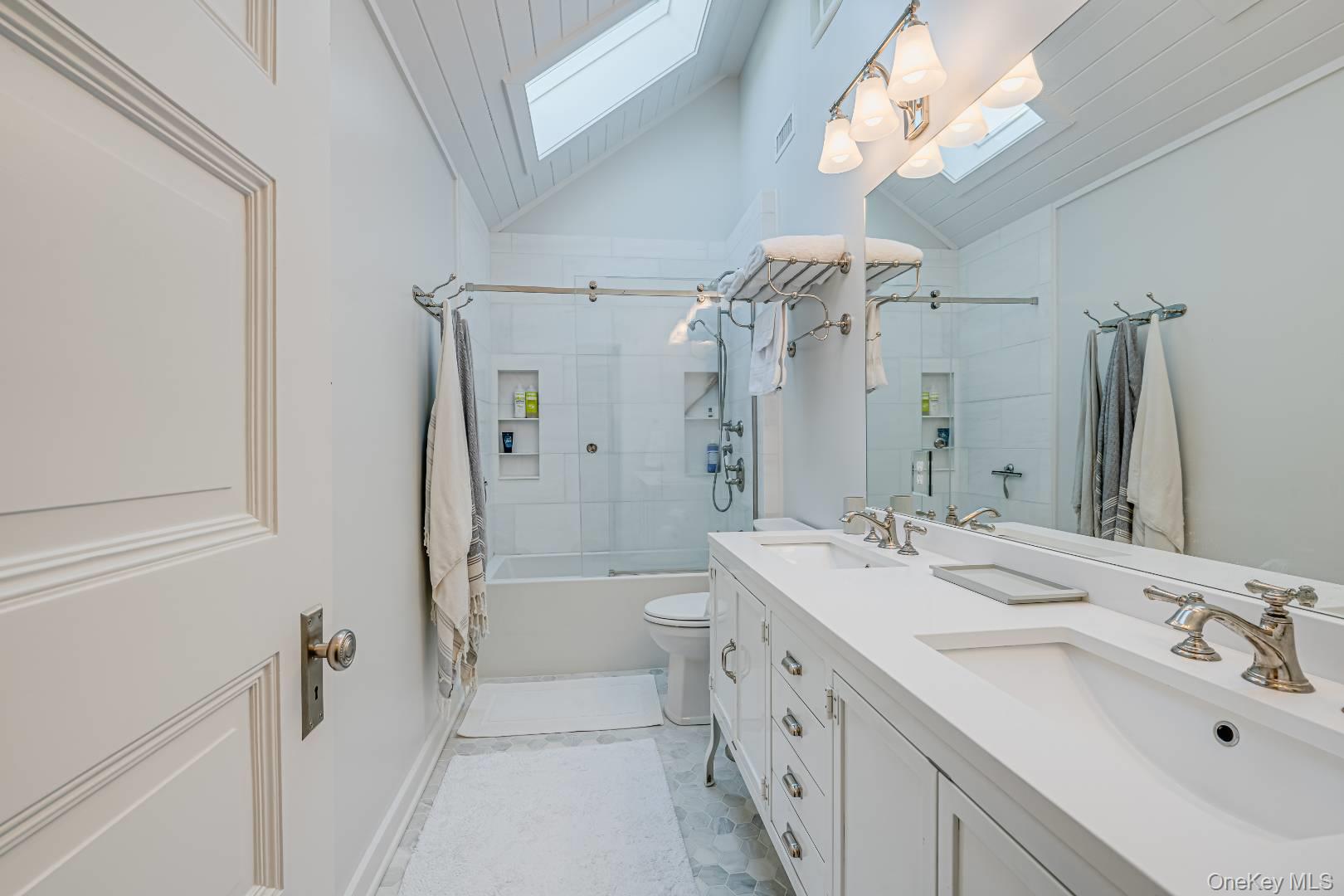 253 Downs Path, Southampton, NY 11968