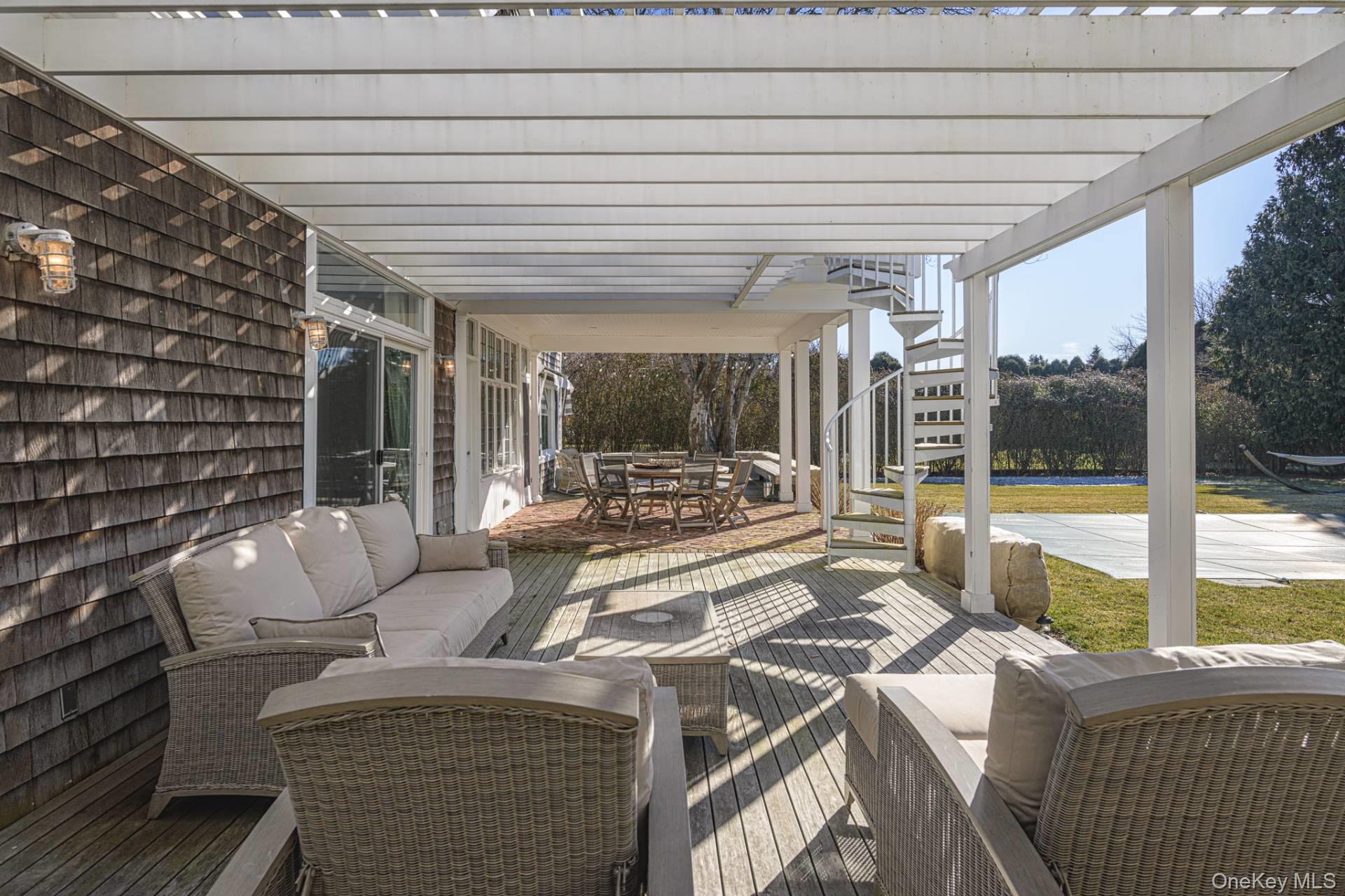 253 Downs Path, Southampton, NY 11968