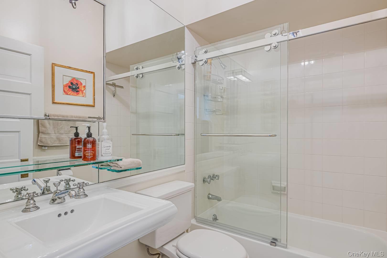 253 Downs Path, Southampton, NY 11968