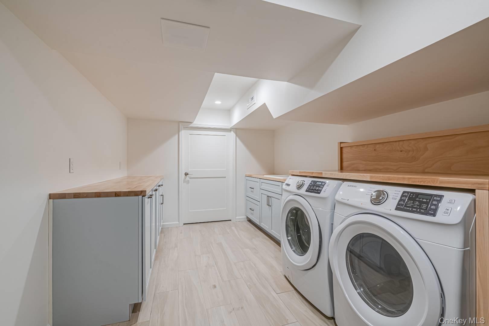 253 Downs Path, Southampton, NY 11968