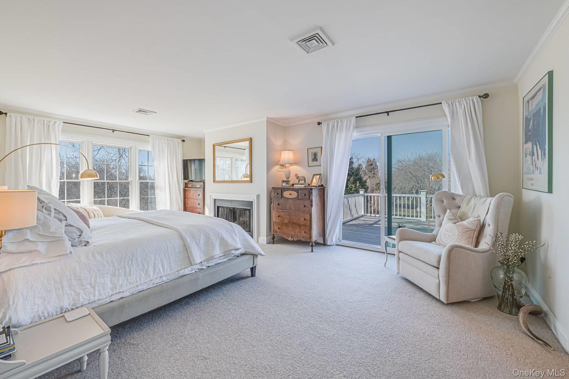 253 Downs Path, Southampton, NY 11968