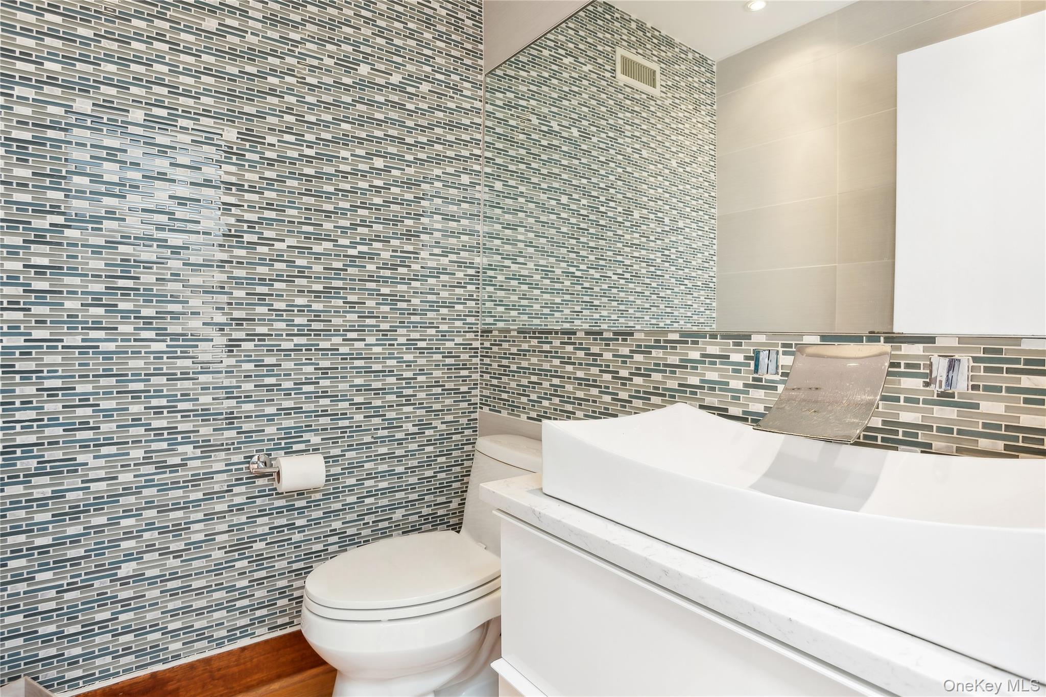 425 Cedar Point Drive E, Southold, NY 11971