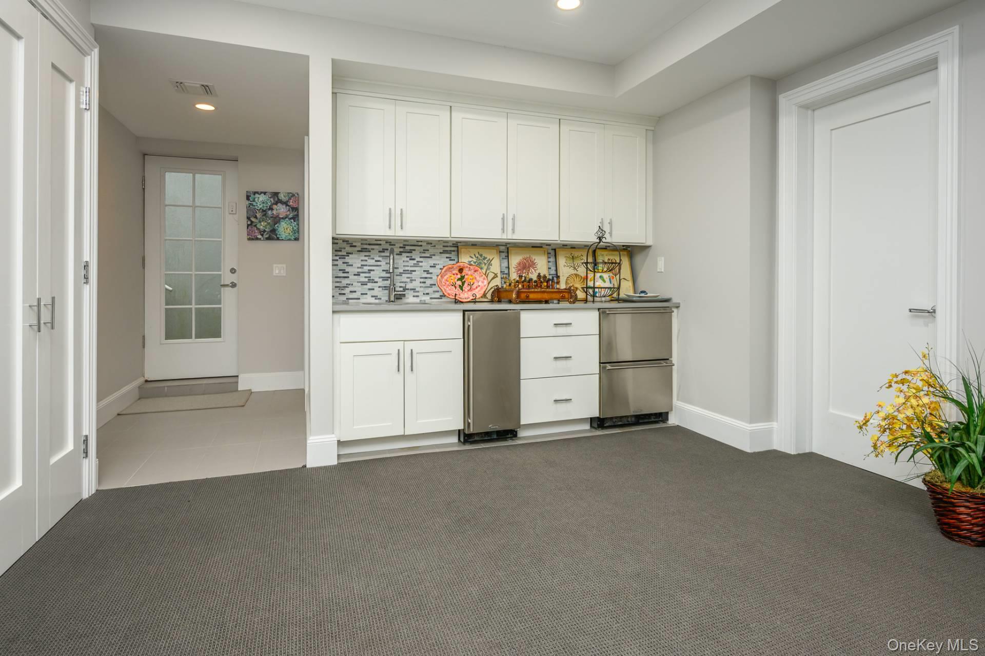 147 Warfield Way, Southampton, NY 11968