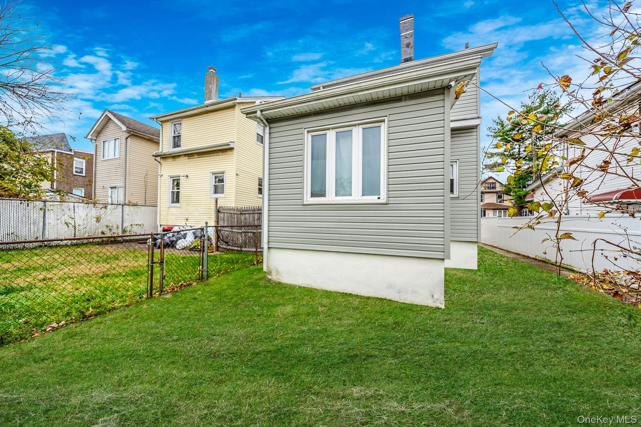 17 cliffside Avenue, Staten Island, NY 10304