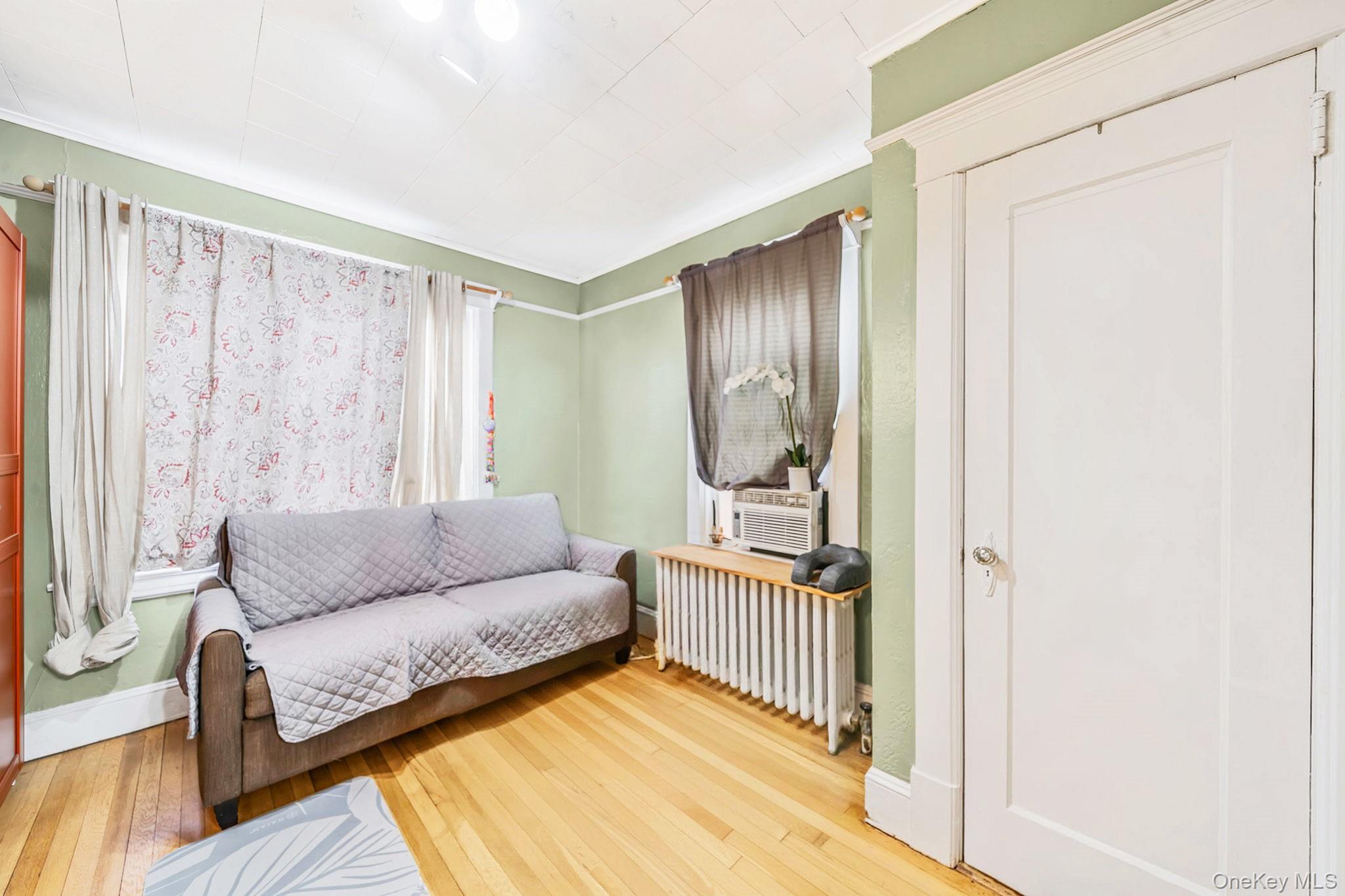 17 cliffside Avenue, Staten Island, NY 10304