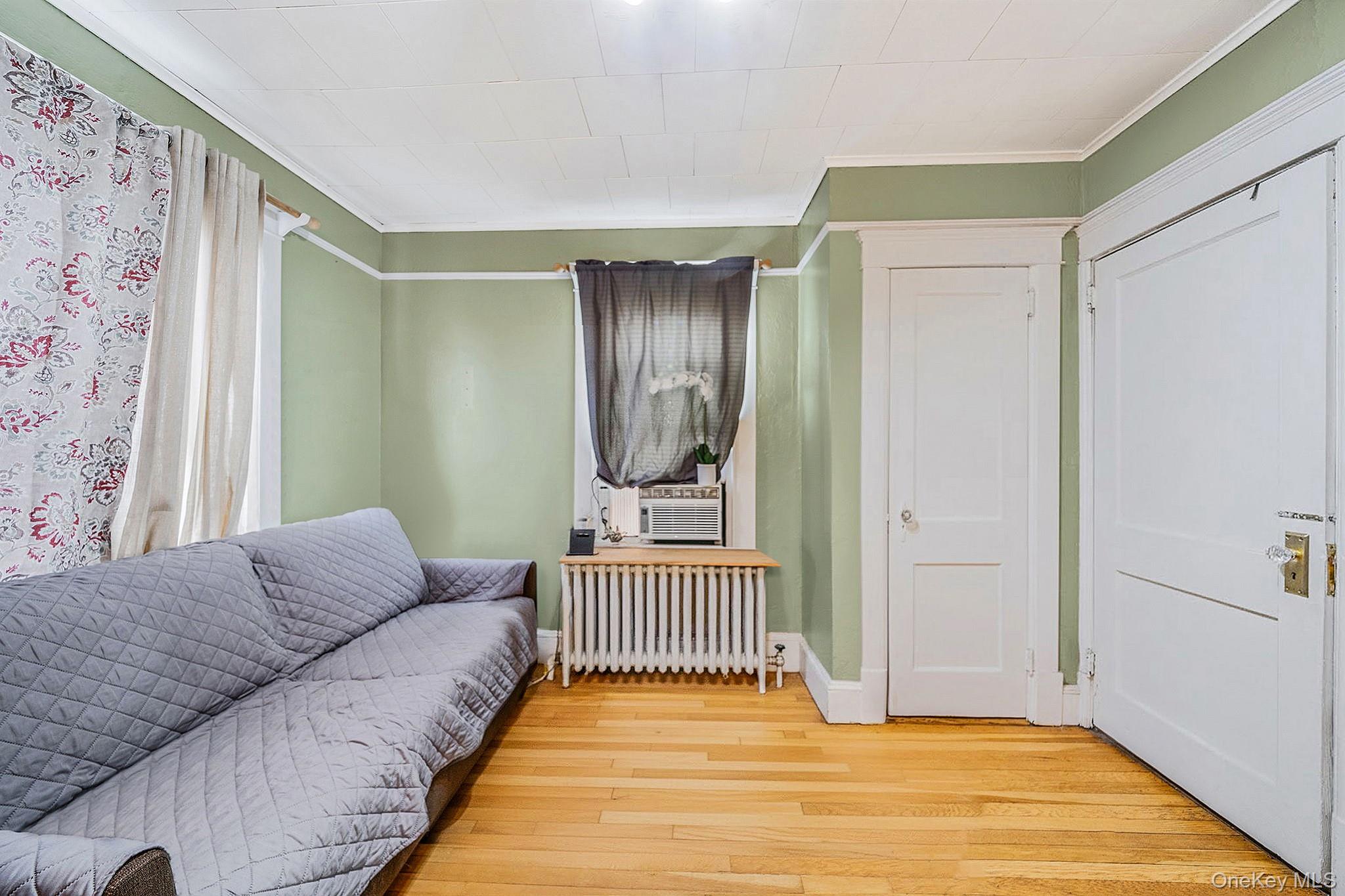 17 cliffside Avenue, Staten Island, NY 10304