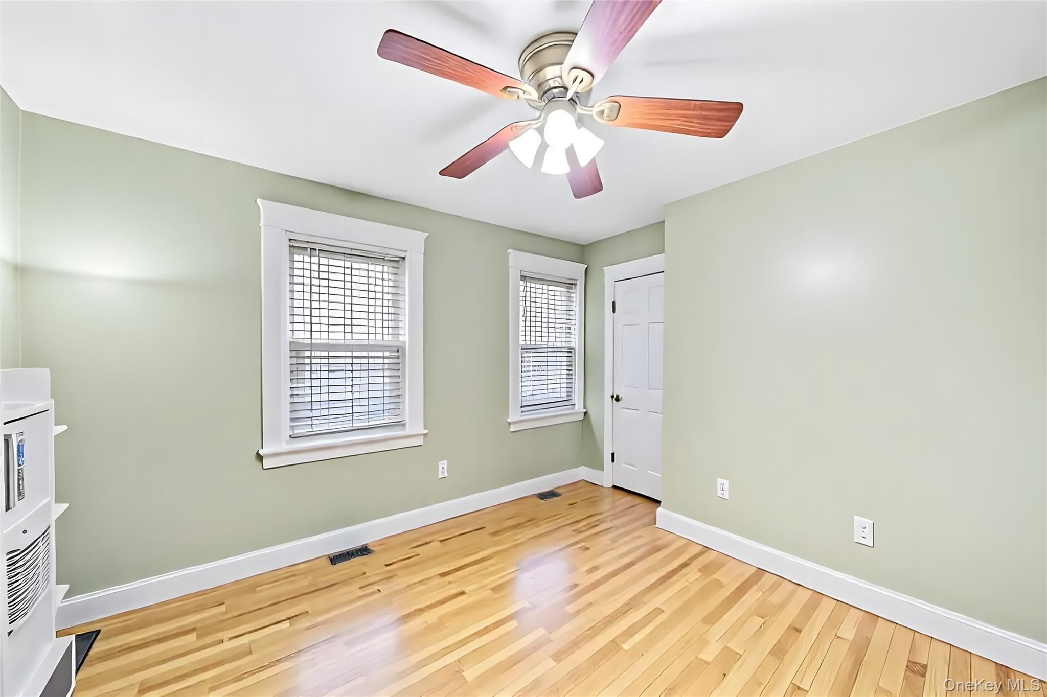 17 cliffside Avenue, Staten Island, NY 10304