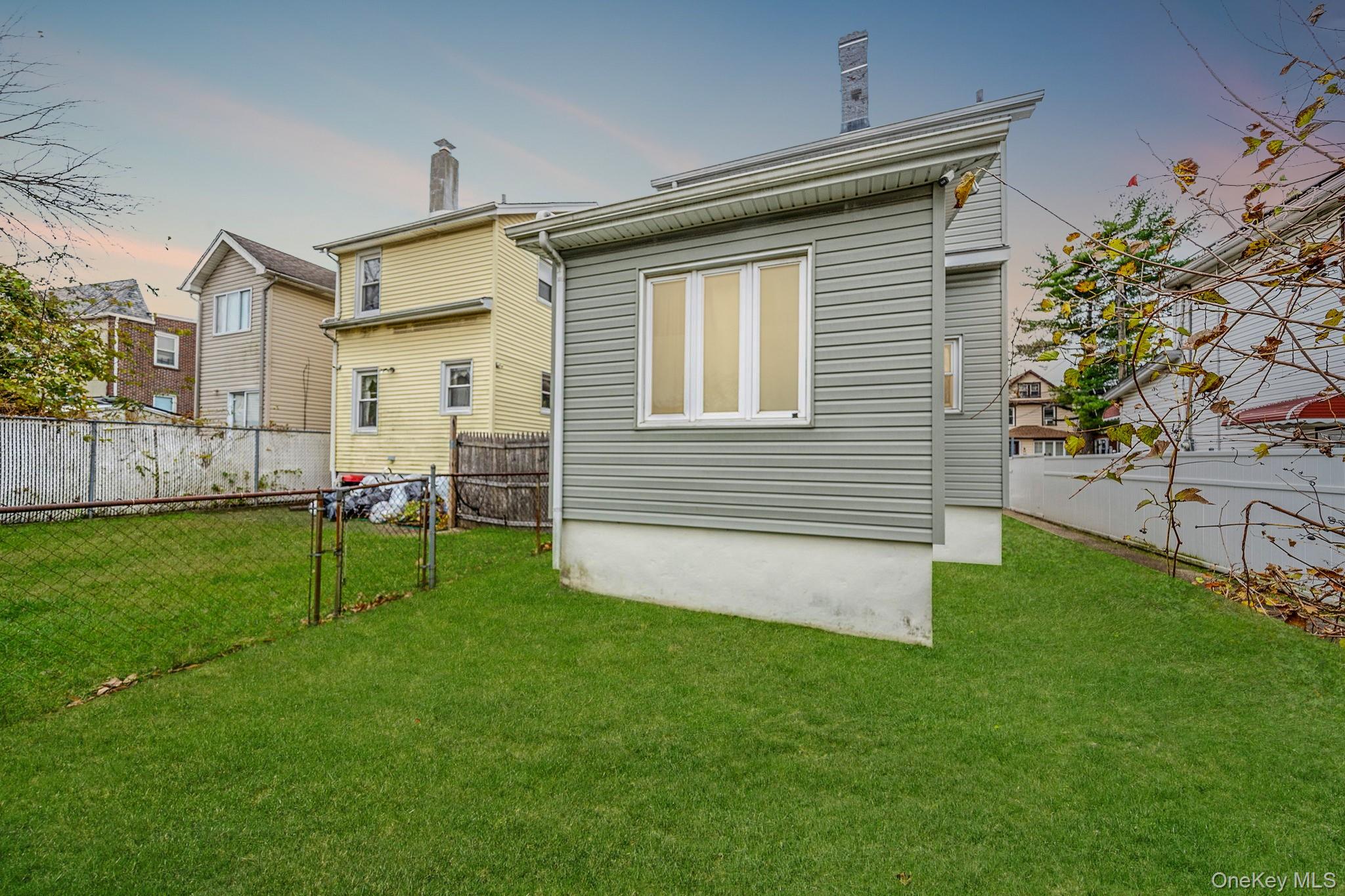 17 cliffside Avenue, Staten Island, NY 10304