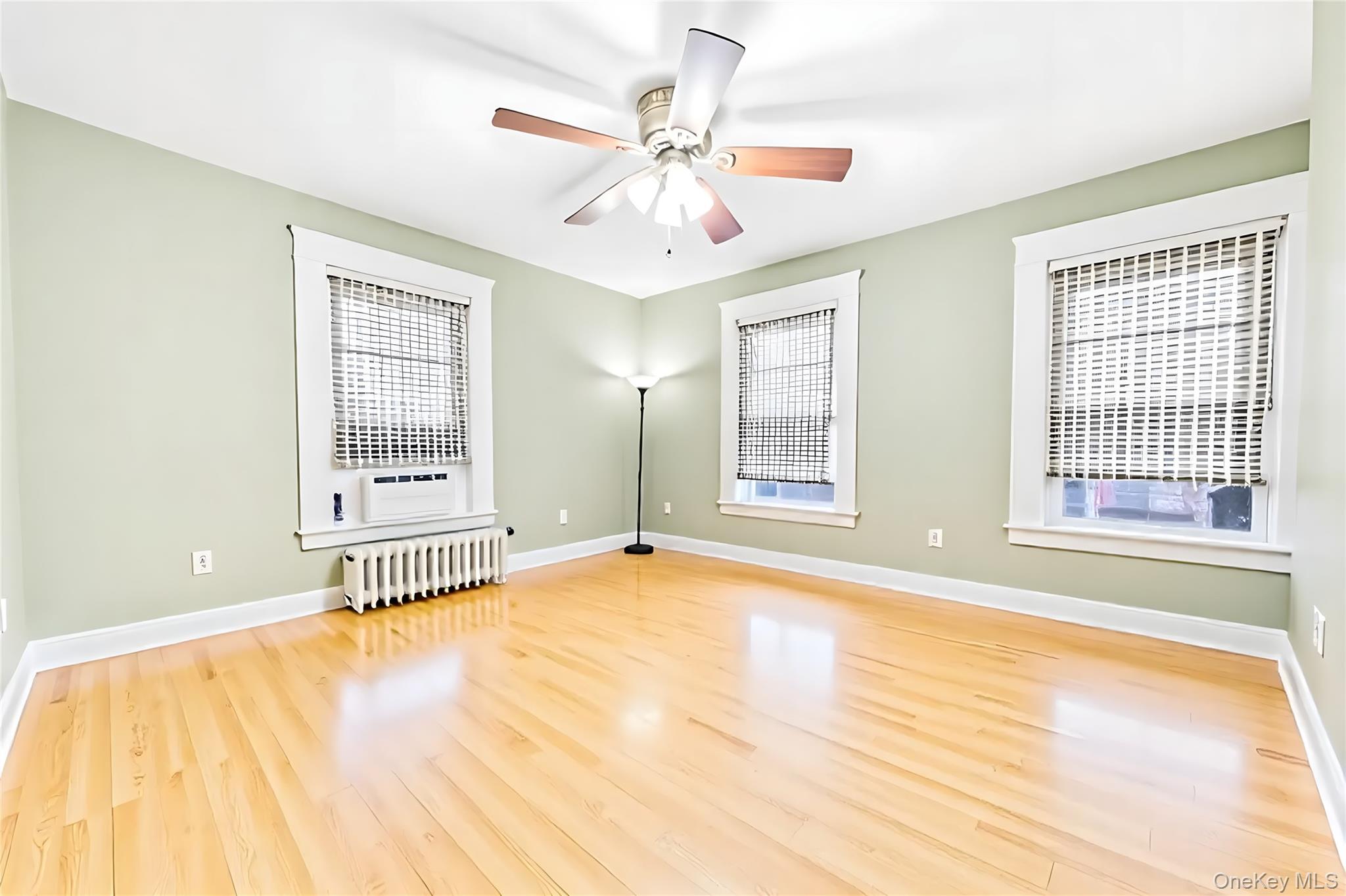 17 cliffside Avenue, Staten Island, NY 10304